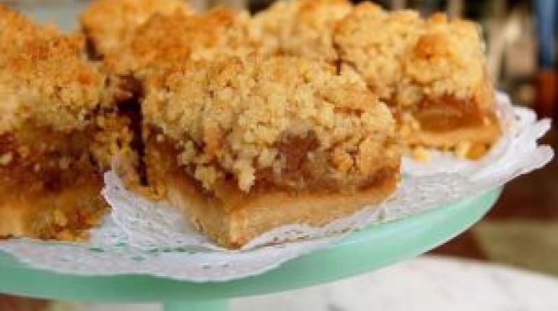 apple crumb bars